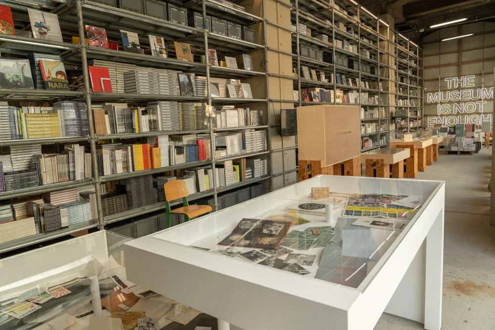 SKWAT/twelvebooks的店內