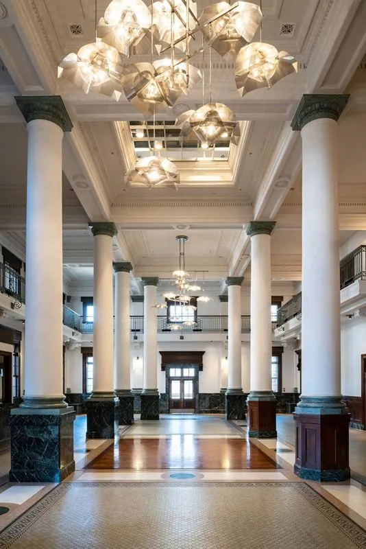 重厚感を感じるさや堂ホール